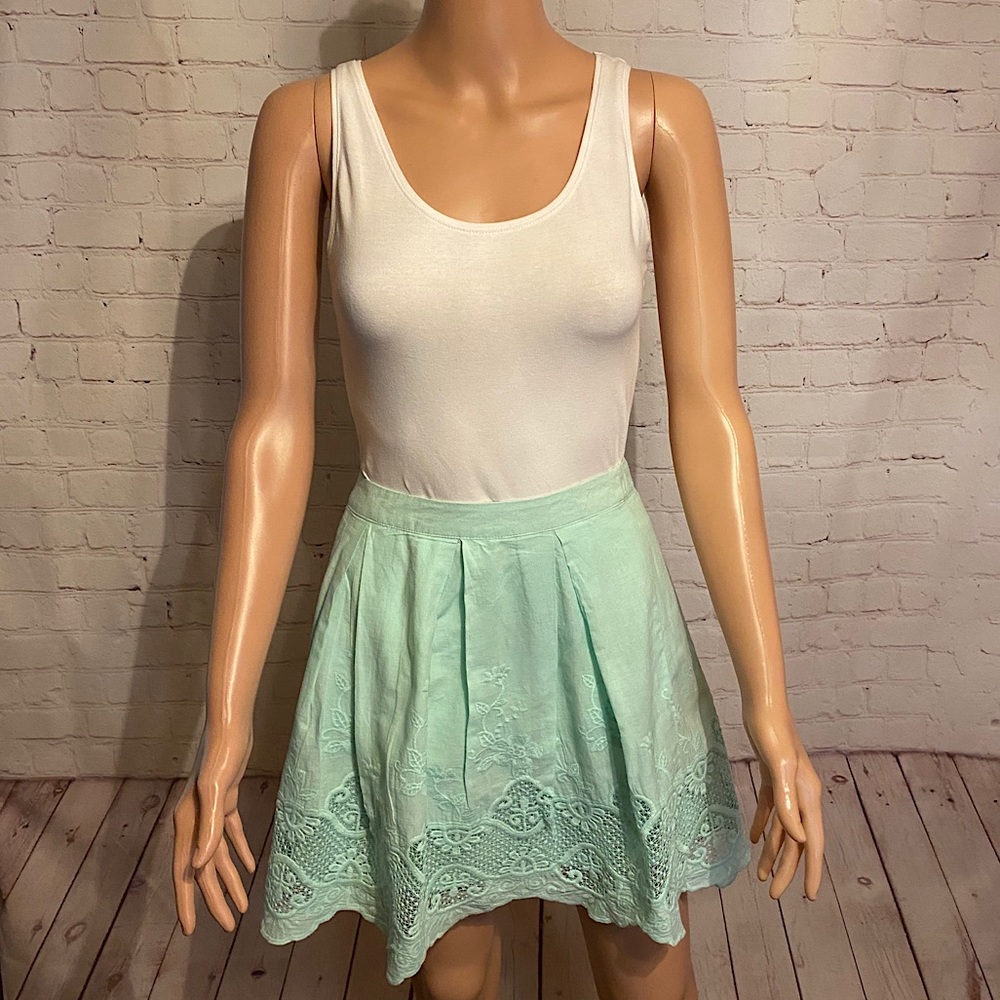 Tobi seafoam green pleated floral lace skirt size large nwt